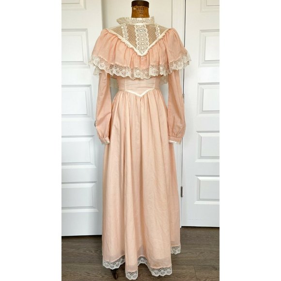 open lace back dress Stunning 1970s Gunne Sax Peach Cotton Gown With Lace (M/L)  Studio Gloria  Vintage